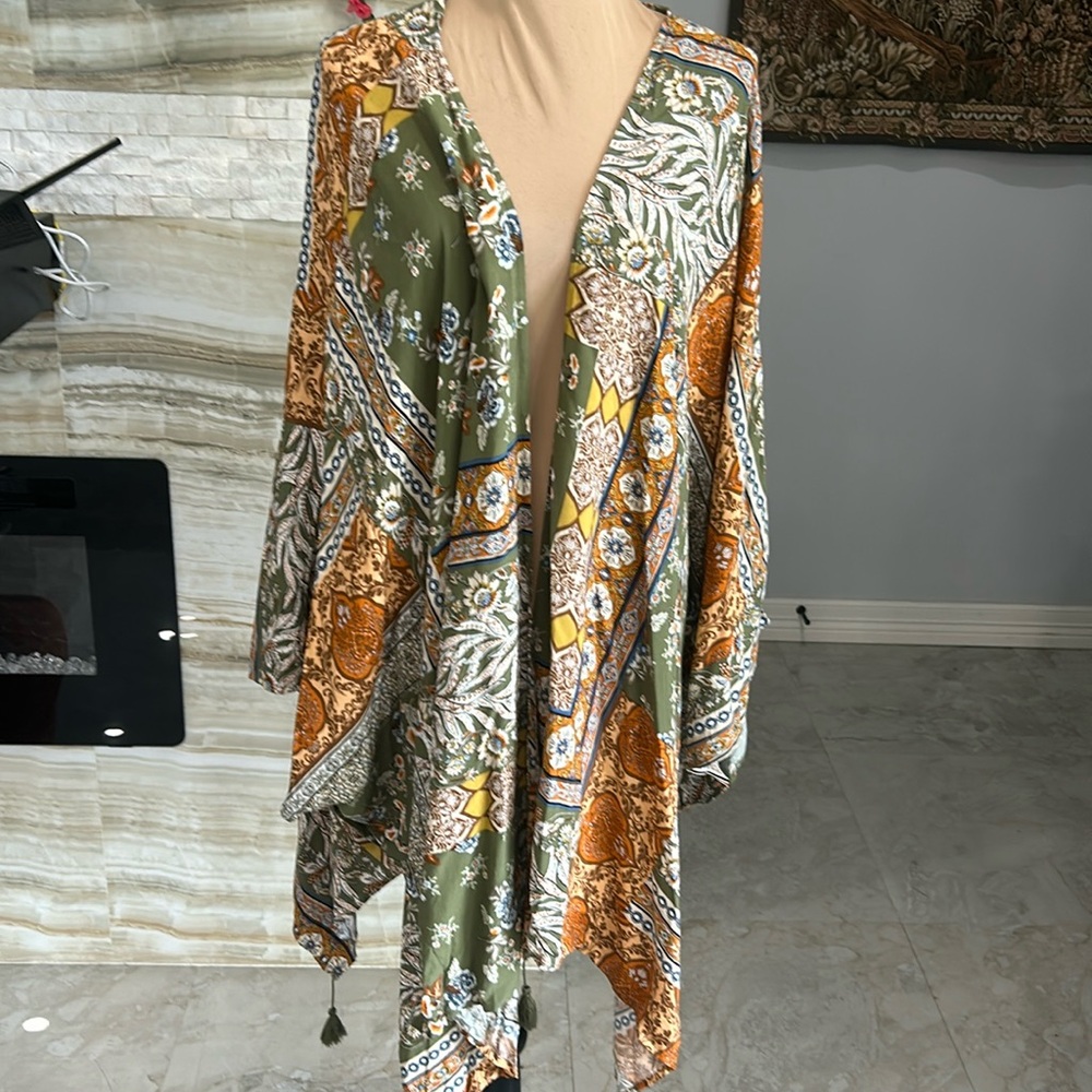 Vanilla Bay Kimono Wrap. Neutral Floral Print. Size 2X